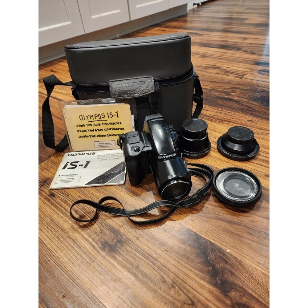 Vtg Olympus is1 35mm Film Camera High Res Zoom Lens 35-135mm + Bag+ Converter
